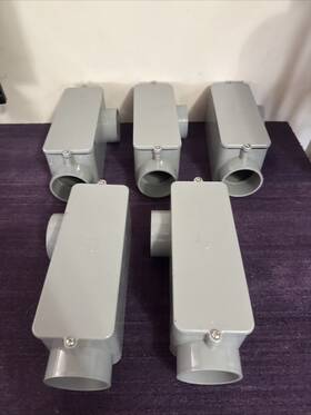 E984j Carlon E985j 2 Pc And 3 Total Of Five Units. Conduit Body Inch New